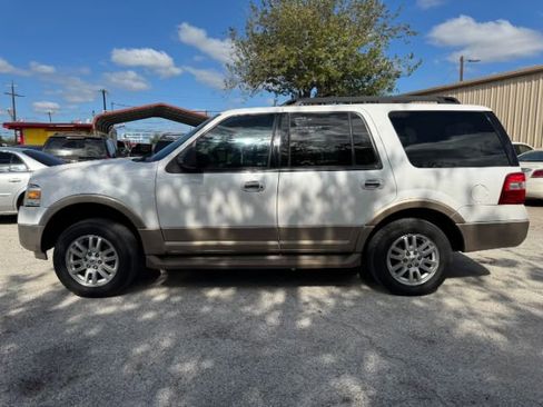 Used 2013 Ford Expedition XLT image 8