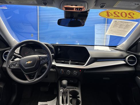 Used 2024 Chevrolet Trax LS image 23
