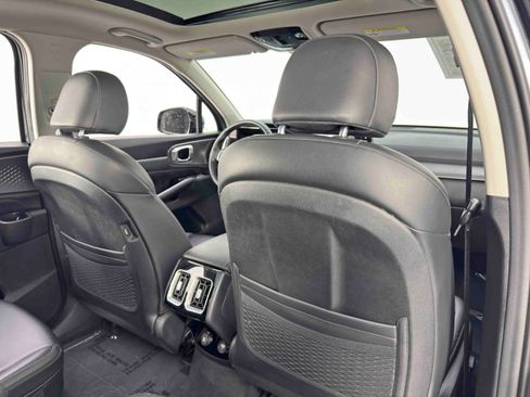 Used 2023 Kia Sorento SX image 34
