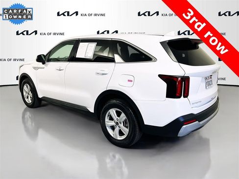 Certified 2025 Kia Sorento LX image 6