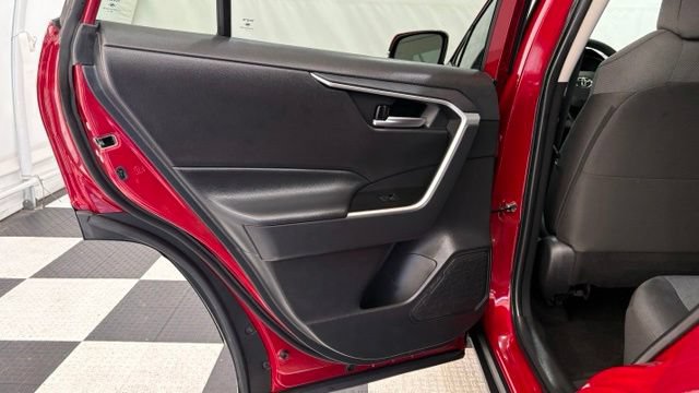 Used 2025 Toyota RAV4 XLE FWD image 18