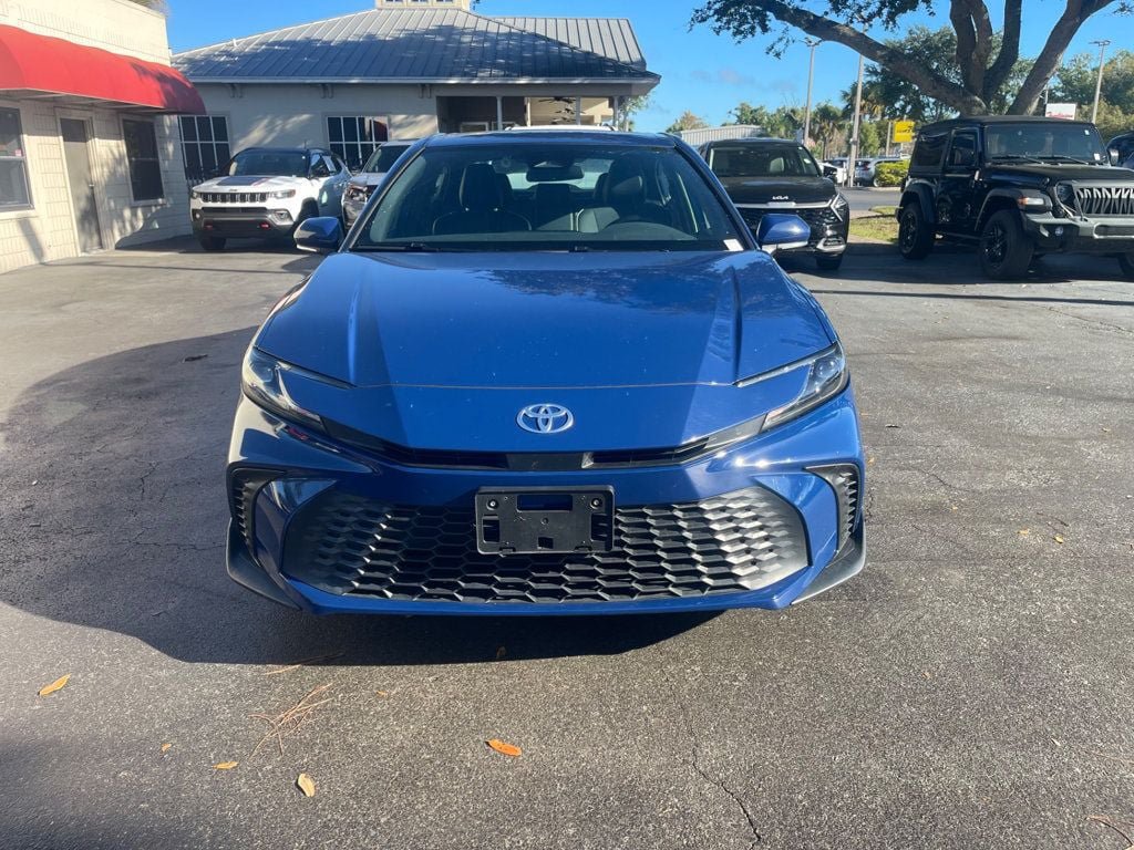 Used 2025 Toyota Camry SE FWD image 6