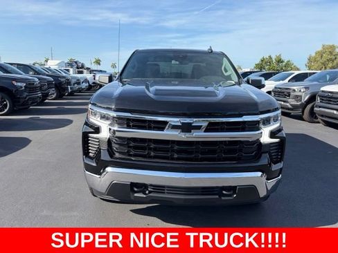 Used 2023 Chevrolet Silverado 1500 LT AWD/4WD image 2