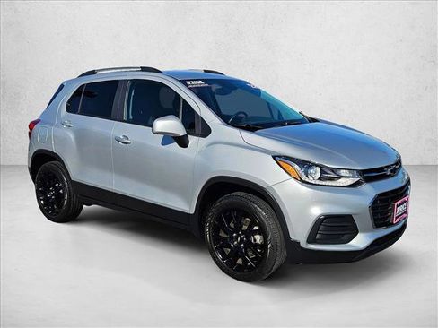 Used 2022 Chevrolet Trax LT w/ Sport Edition AWD/4WD image 3