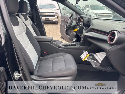 Used 2025 Chevrolet Trax RS w/ Driver Confidence Package image 36