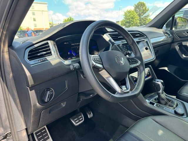 Used 2023 Volkswagen Tiguan SE R-Line AWD/4WD image 14