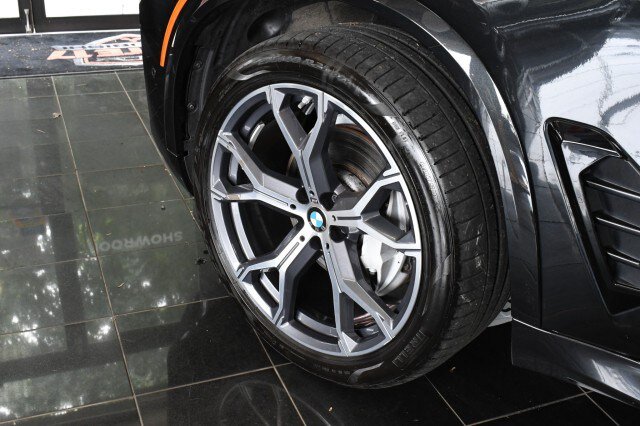 Used 2025 BMW X5 xDrive40i w/ M Sport Package AWD/4WD image 42