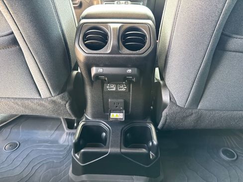 Used 2024 Jeep Gladiator Sport AWD/4WD image 32