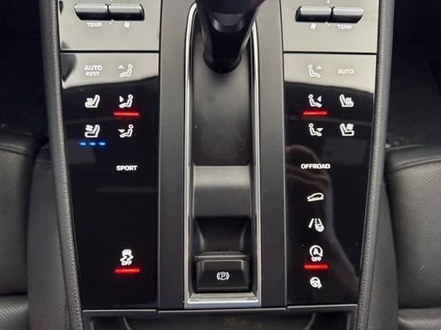 Used 2023 Porsche Macan image 17