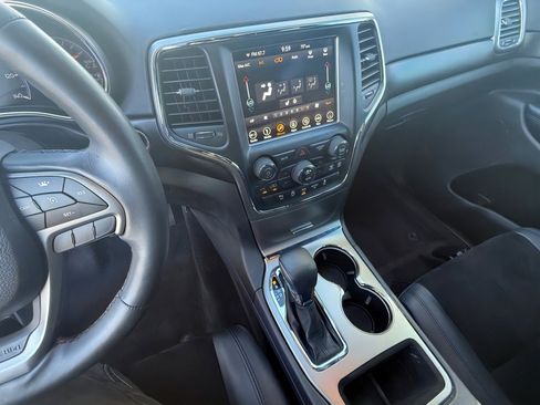 Used 2018 Jeep Grand Cherokee Altitude image 10