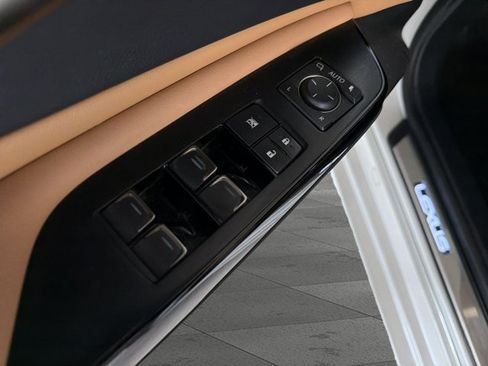 Certified 2025 Lexus ES 350 w/ Premium Package FWD image 9