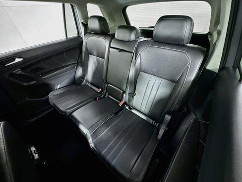 Used 2024 Volkswagen Tiguan SE AWD/4WD image 23