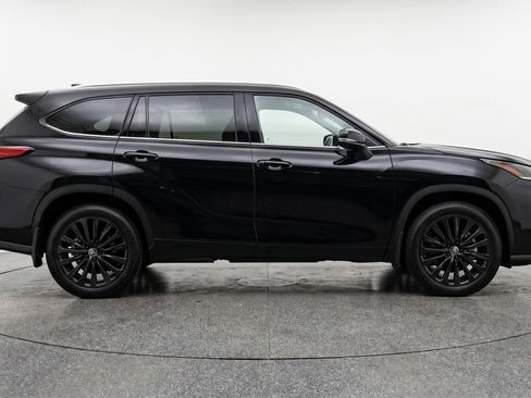 Used 2025 Toyota Highlander XSE AWD/4WD image 11