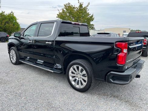 Used 2019 Chevrolet Silverado 1500 High Country w/ Technology Package AWD/4WD image 9