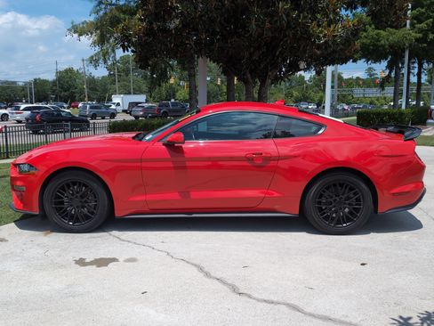 Used 2021 Ford Mustang Premium RWD image 7