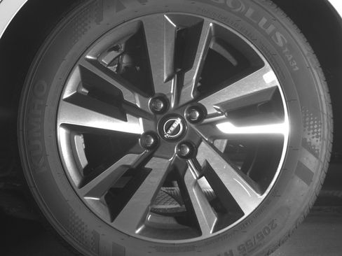 Used 2025 Nissan Versa SV image 14