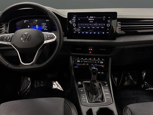 Used 2025 Volkswagen Jetta SE image 11