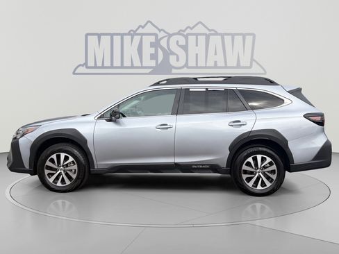 Used 2025 Subaru Outback Premium w/ Popular Package #1A AWD/4WD image 2