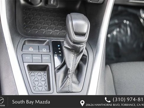 Used 2021 Toyota RAV4 LE image 19