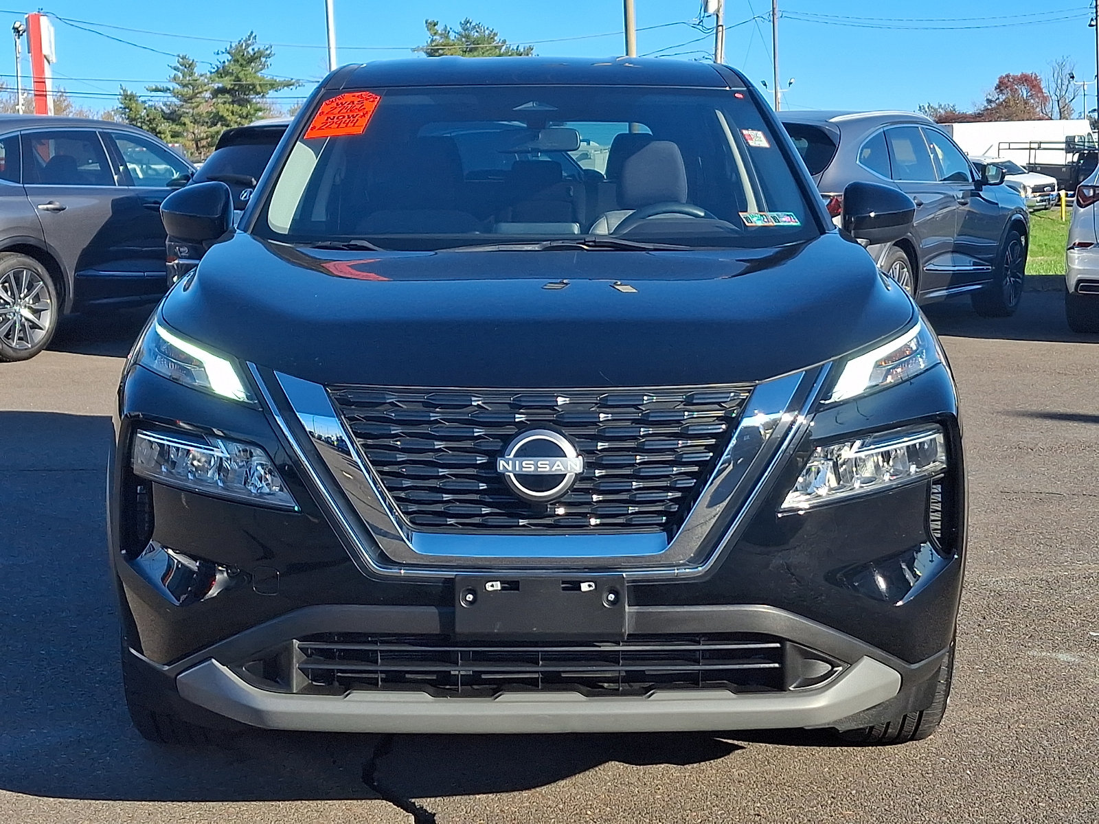 Used 2023 Nissan Rogue SV AWD/4WD image 2