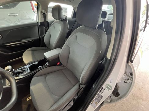 Used 2025 Kia K4 LXS image 35