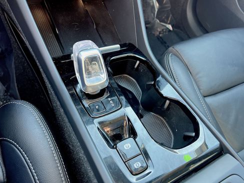 Certified 2023 Volvo XC40 B5 Plus w/ Protection Package Premier image 22