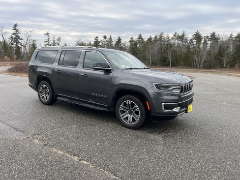 Used 2024 Jeep Wagoneer L Series II w/ Flexible Seating Group image 3