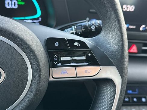 Used 2025 Hyundai Elantra Blue image 23