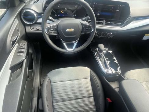 New 2026 Chevrolet Trax LT w/ LT Convenience Package FWD image 11