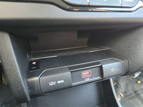 Certified 2022 Kia Niro EX image 16