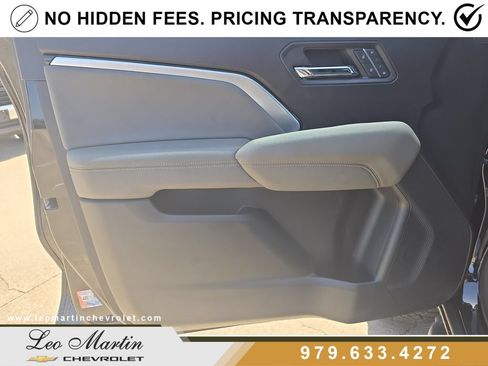 Used 2025 Chevrolet Colorado ZR2 w/ Technology Package AWD/4WD image 17