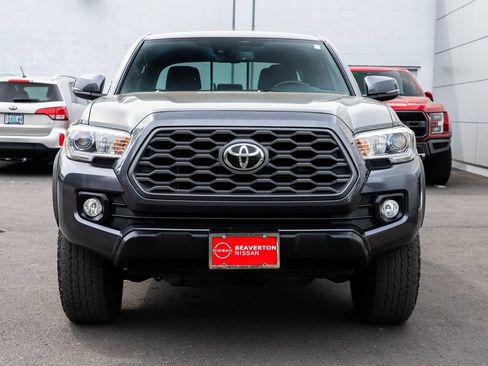 Used 2020 Toyota Tacoma TRD Off-Road w/ Technology Package AWD/4WD image 2