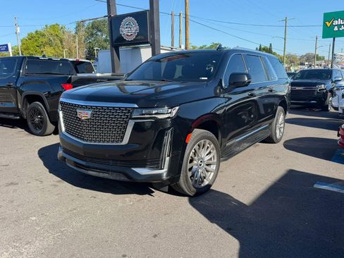 Used 2023 Cadillac Escalade ESV Premium Luxury image 2