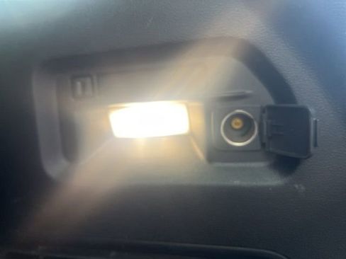 Used 2022 Ford Explorer XLT w/ Equipment Group 202A image 18