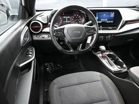 Used 2025 Chevrolet Trax RS w/ Sunroof Package FWD image 9