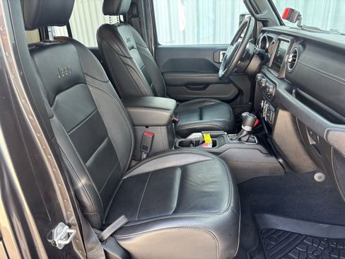 Used 2019 Jeep Wrangler Unlimited Sahara w/ Quick Order Package 24M Moab image 35