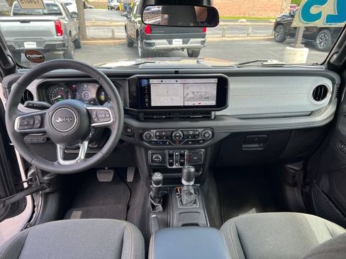 Used 2025 Jeep Wrangler Unlimited Sahara AWD/4WD image 12