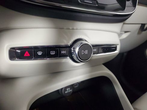 Certified 2026 Volvo XC40 B5 Plus w/ Protection Package Premier AWD/4WD image 32