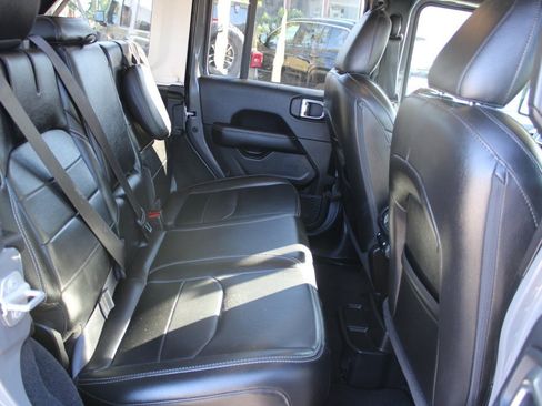 Used 2023 Jeep Wrangler Unlimited Sahara image 29