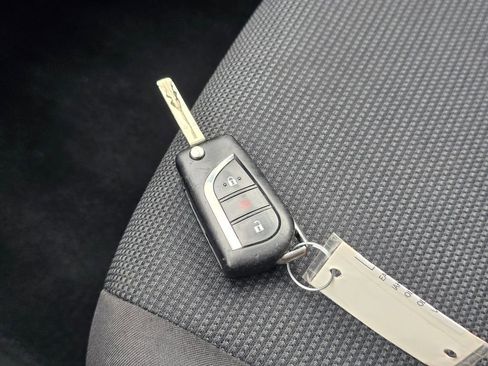 Used 2020 Toyota RAV4 LE AWD/4WD image 31