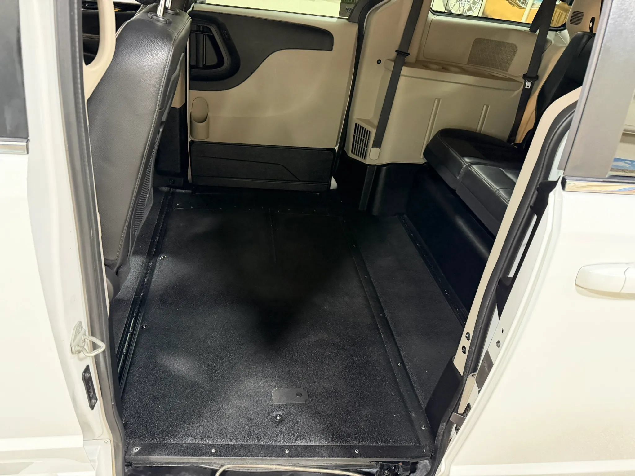 Used 2019 Dodge Grand Caravan SXT FWD image 28