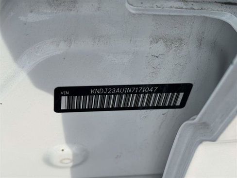 Used 2022 Kia Soul LX image 11