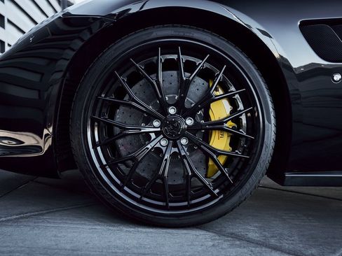 Used 2018 Ferrari GTC4Lusso T image 3