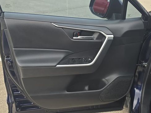 Used 2019 Toyota RAV4 XLE w/ Convenience Package image 27