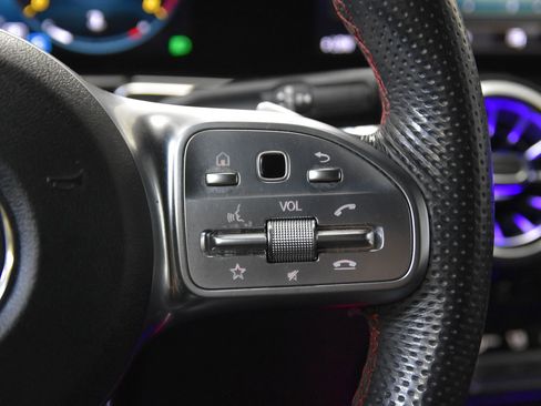 Used 2023 Mercedes-Benz GLB 250 image 21