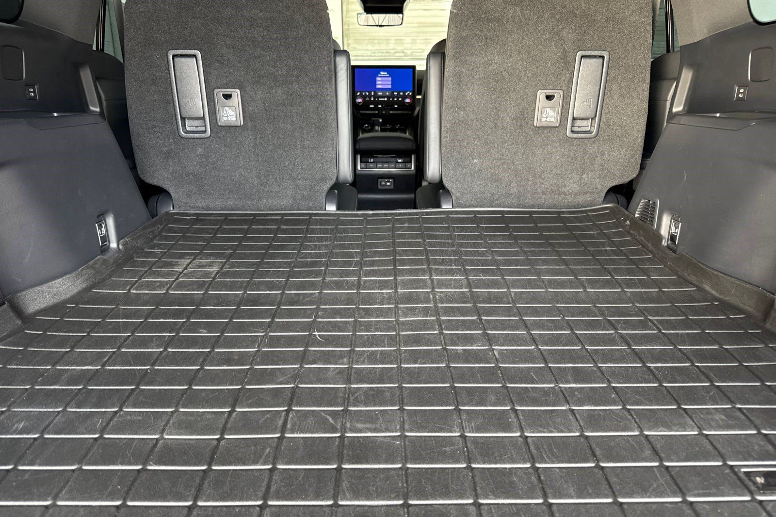 Used 2024 Lexus GX 550 w/ Accessory Package (31) AWD/4WD image 20