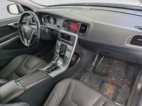 Used 2018 Volvo V60 T5 Dynamic w/ Vision Package image 20