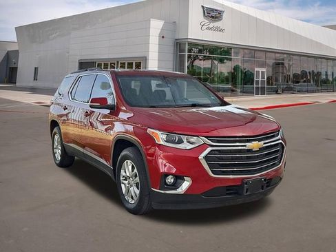 Used 2021 Chevrolet Traverse LT image 3
