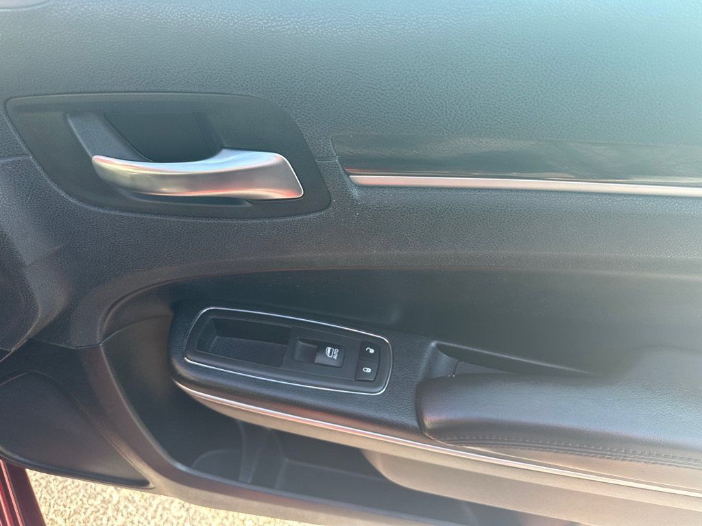 Used 2018 Chrysler 300 Touring L RWD image 13