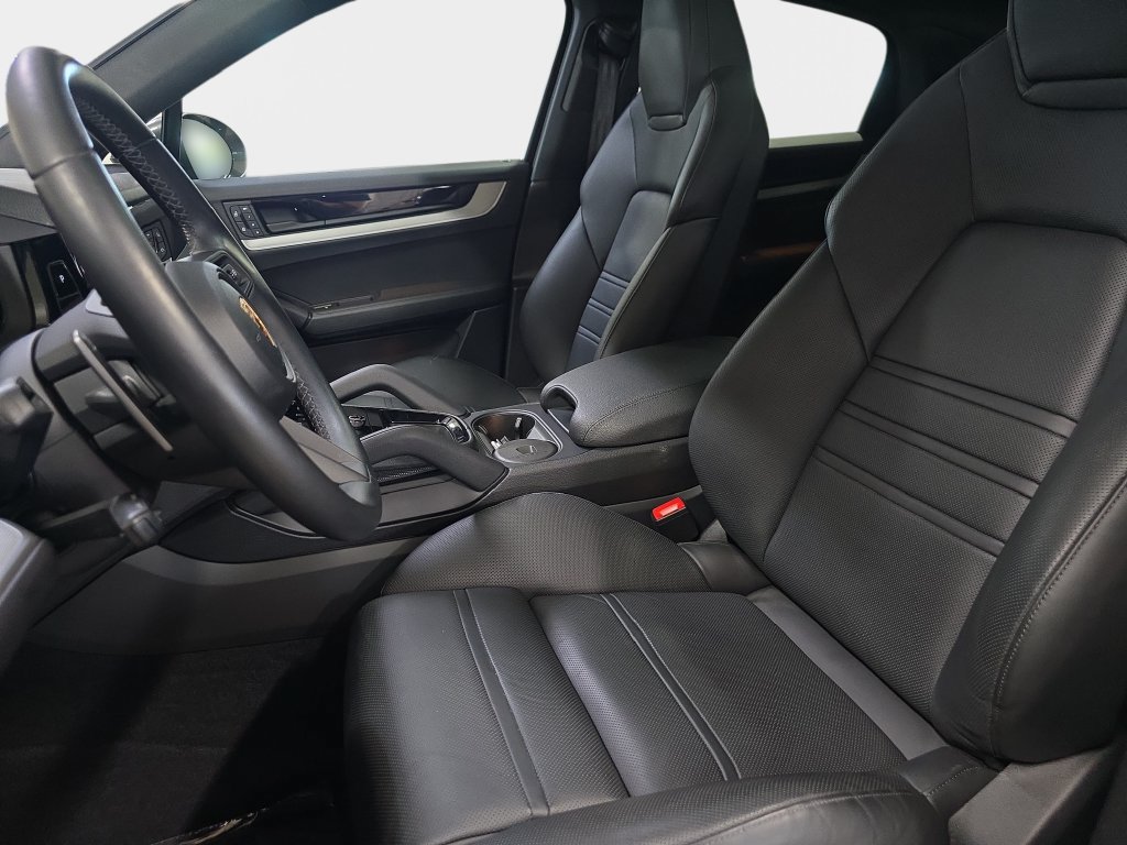 Used 2024 Porsche Cayenne Coupe AWD/4WD image 17